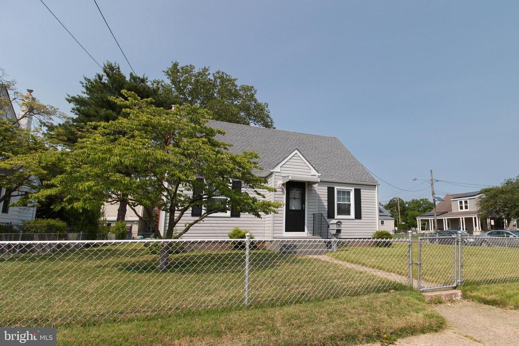 211 W THIRD