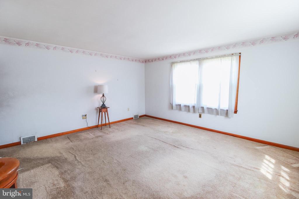 211 W THIRD