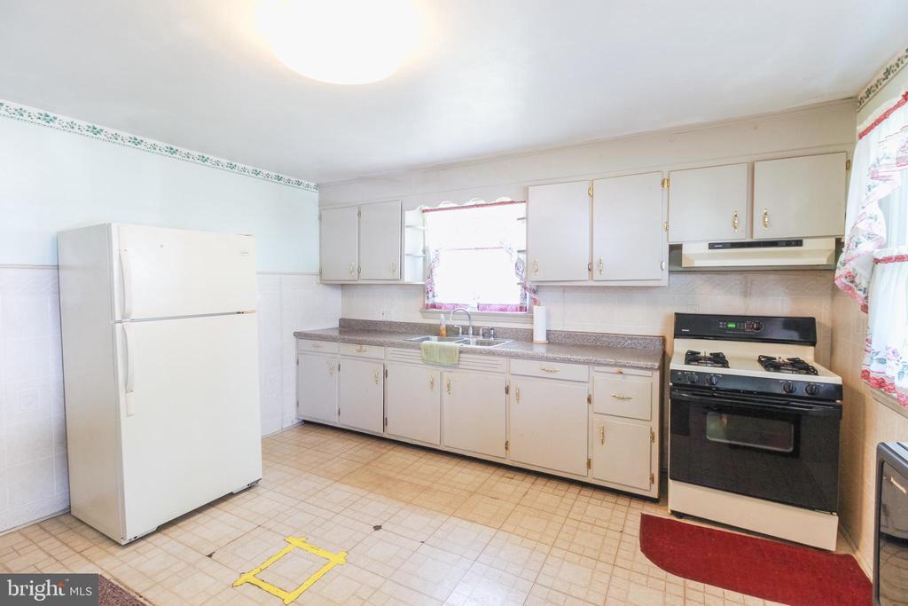 211 W THIRD