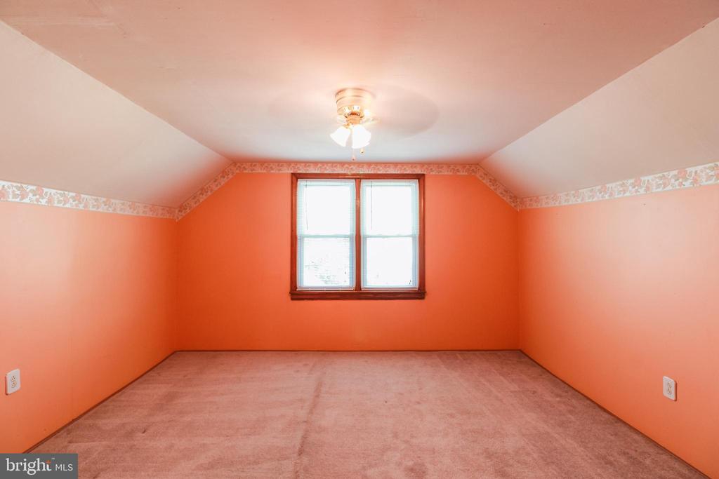 211 W THIRD