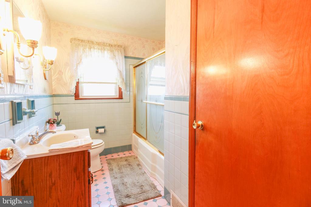 211 W THIRD