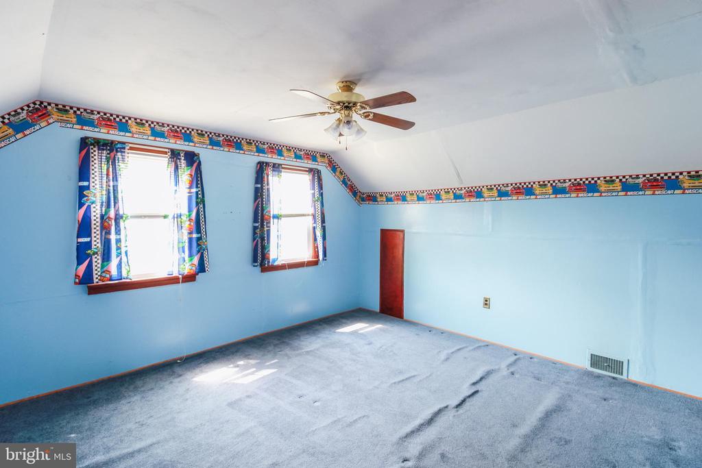 211 W THIRD