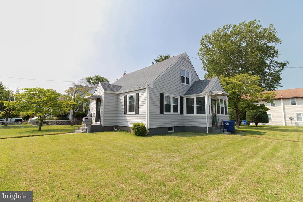 211 W THIRD