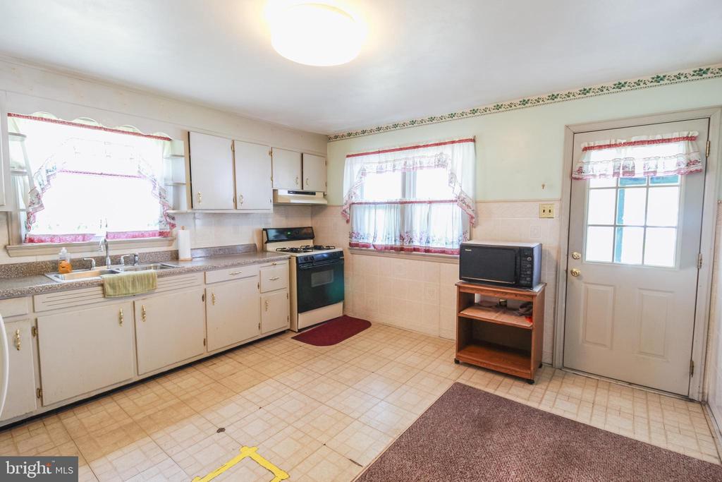 211 W THIRD