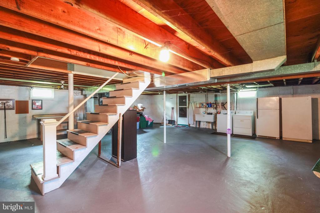 211 W THIRD
