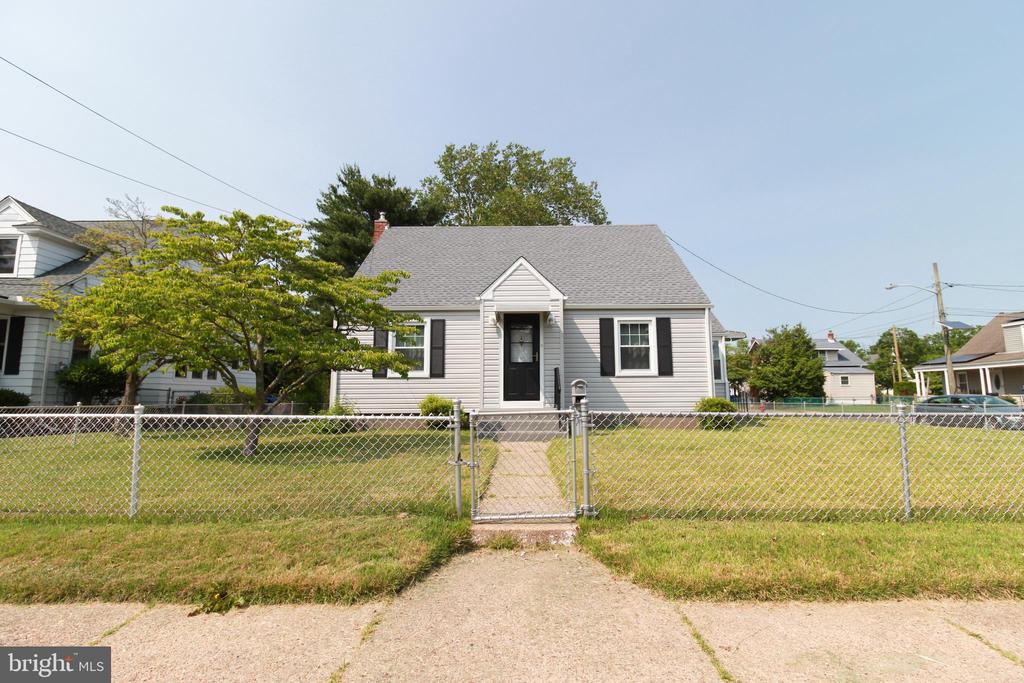 211 W THIRD