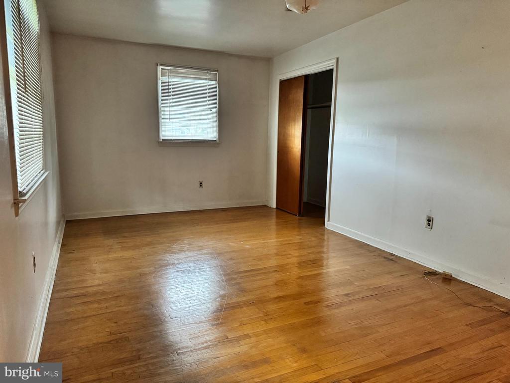 35 FARNSWORTH AVENUE