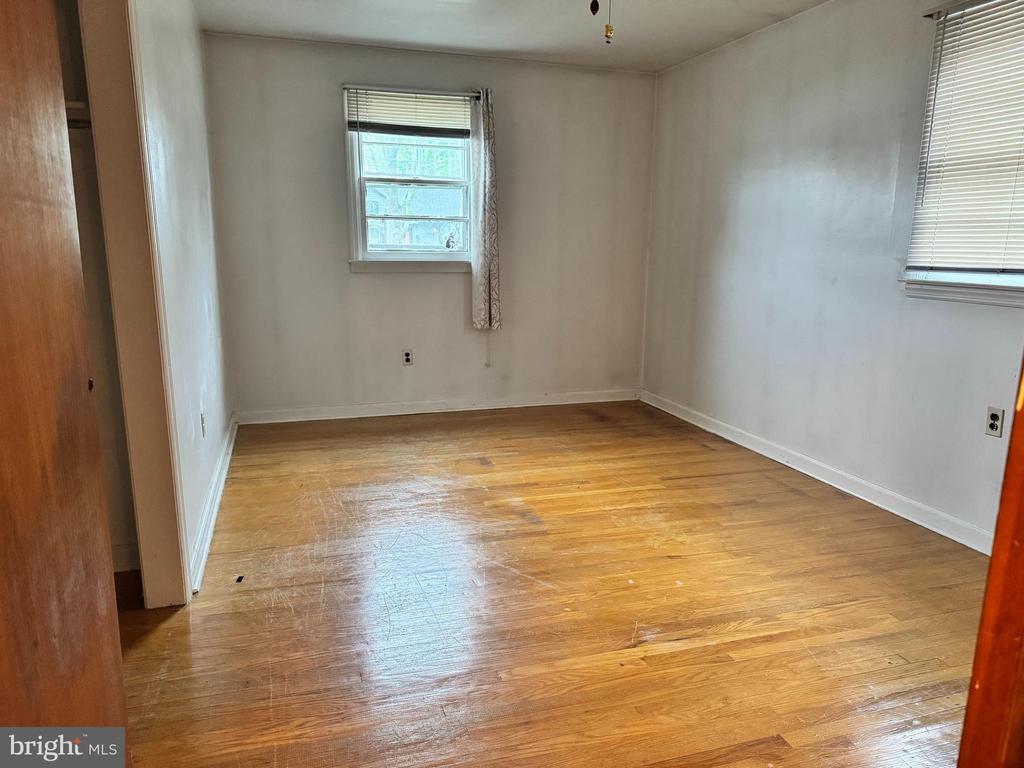 35 FARNSWORTH AVENUE