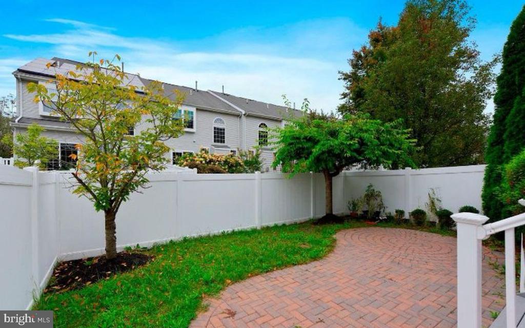 30 CARTER LANE