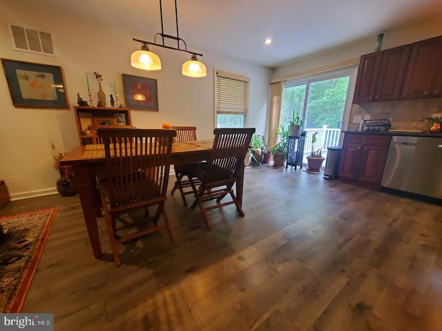 10 STEVENS LANE
