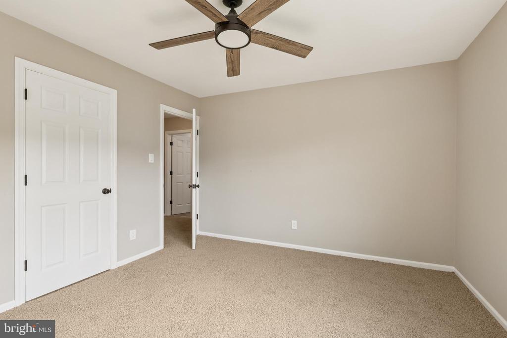 304 Foxwood Ln