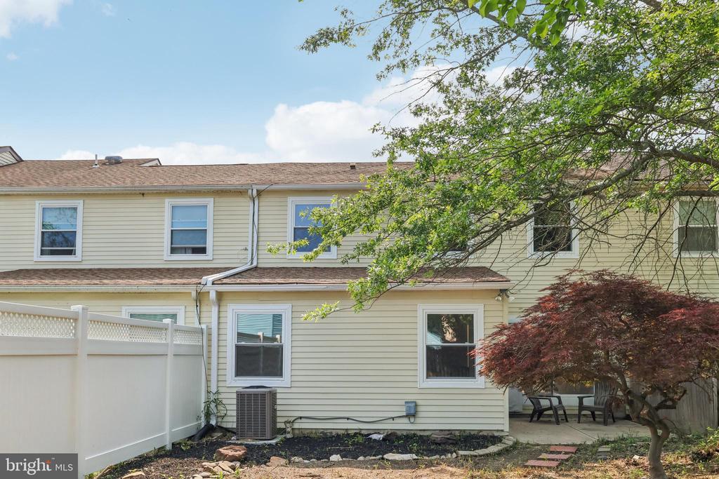 304 Foxwood Ln