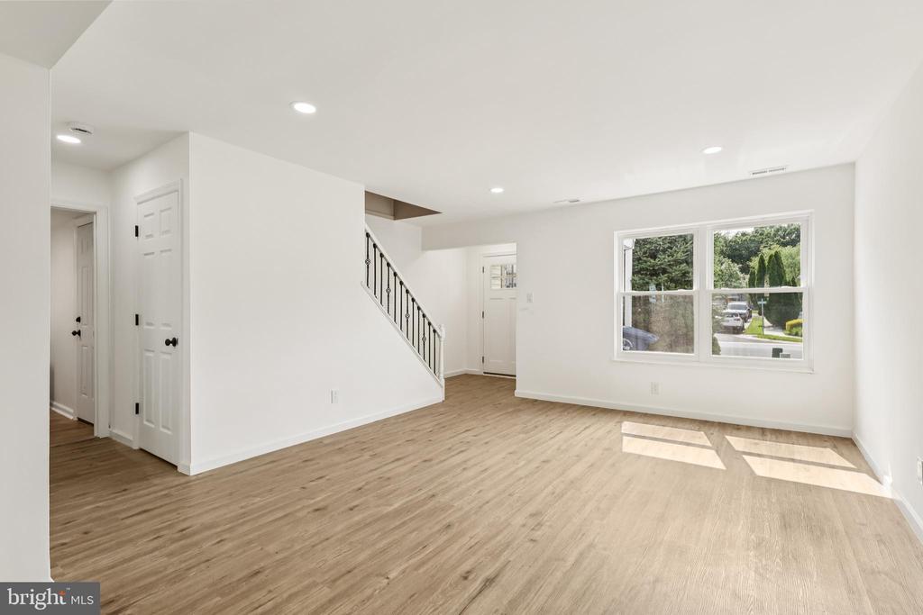 304 Foxwood Ln