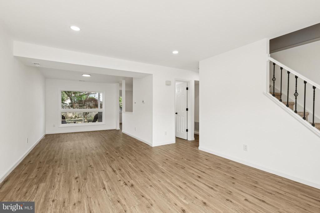 304 Foxwood Ln