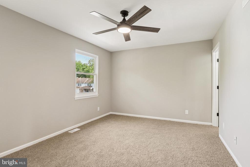 304 Foxwood Ln
