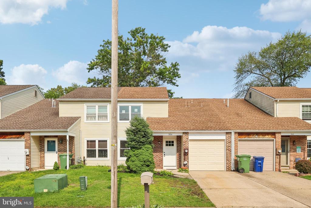 304 Foxwood Ln