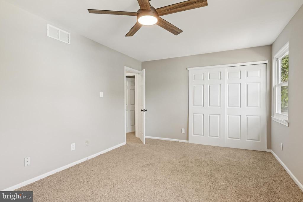 304 Foxwood Ln