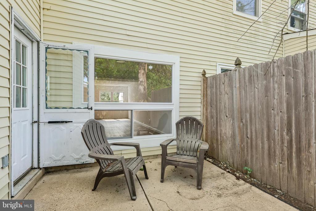 304 Foxwood Ln