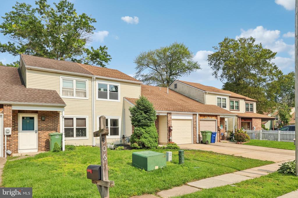 304 Foxwood Ln