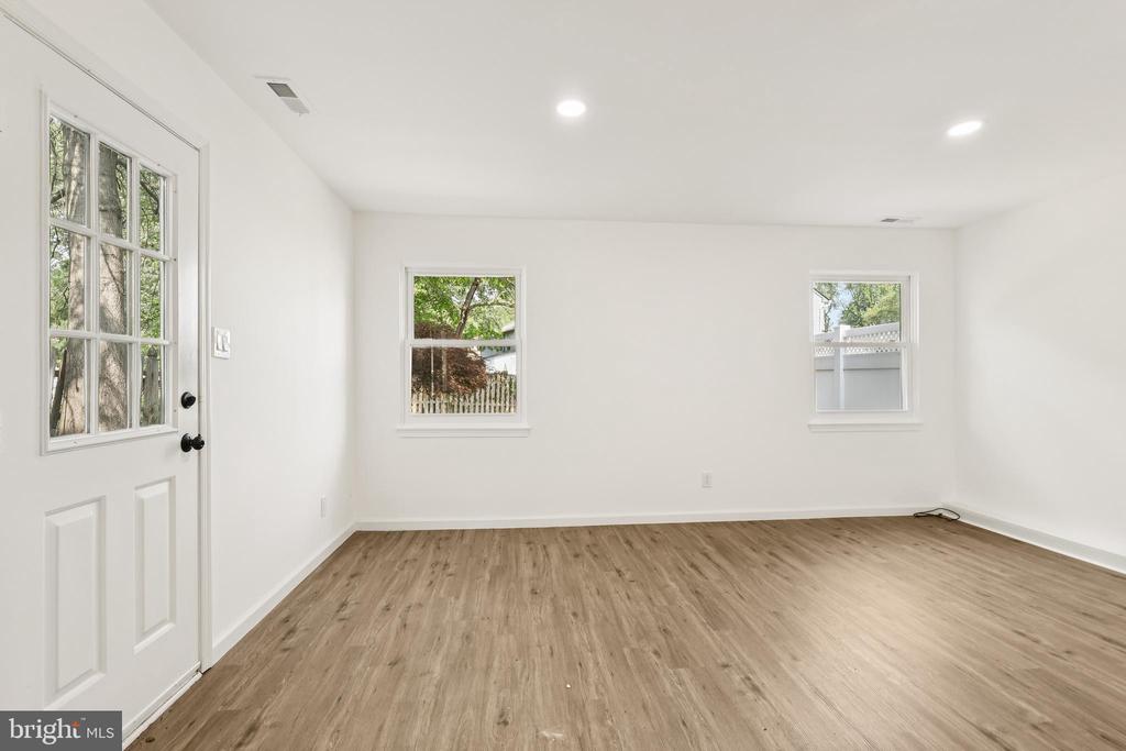 304 Foxwood Ln
