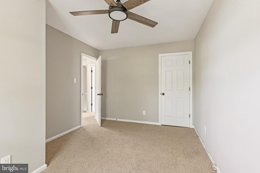 304 Foxwood Ln