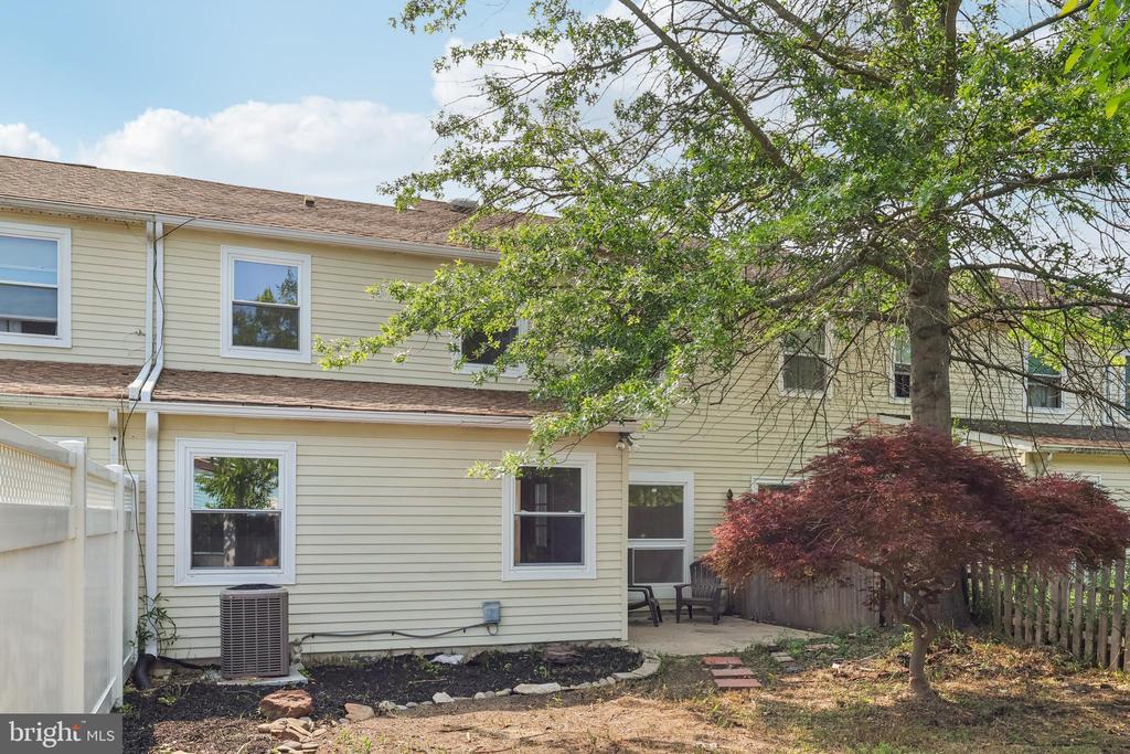 304 Foxwood Ln