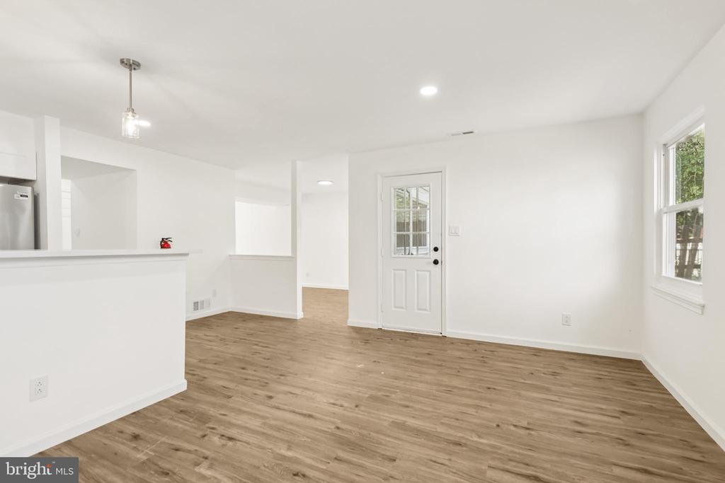 304 Foxwood Ln