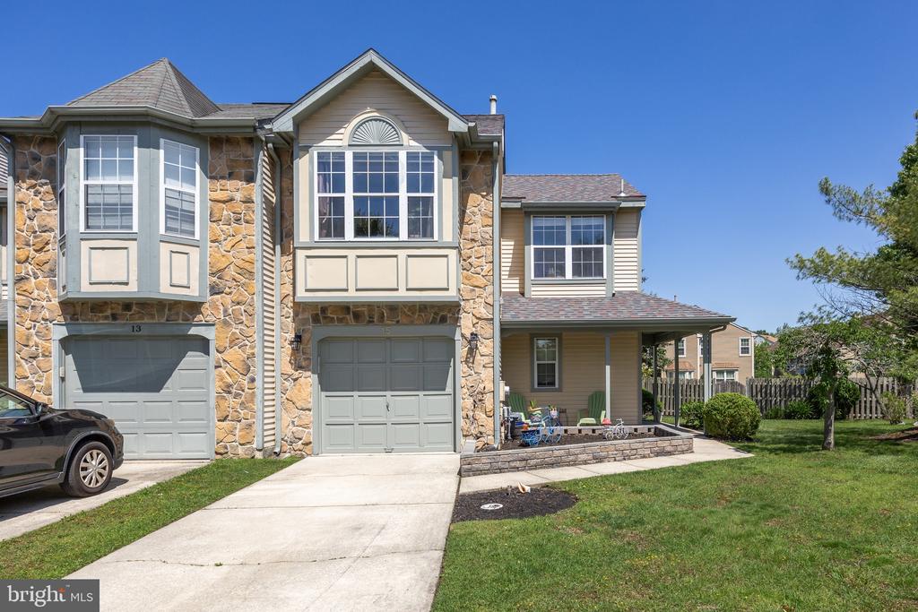 15 Knighton Ln