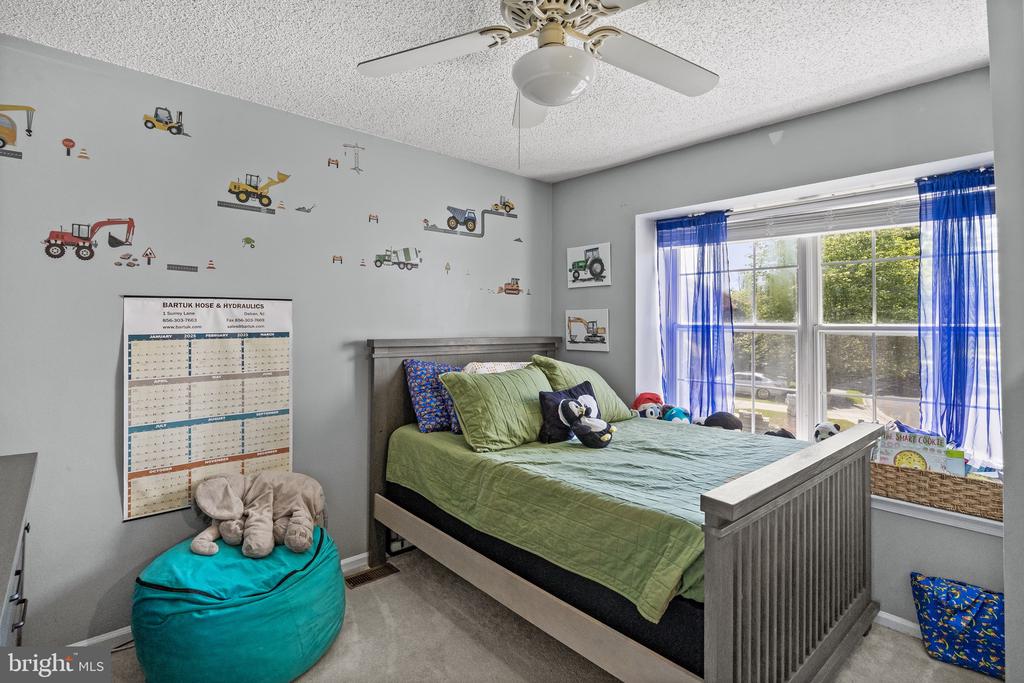 15 Knighton Ln