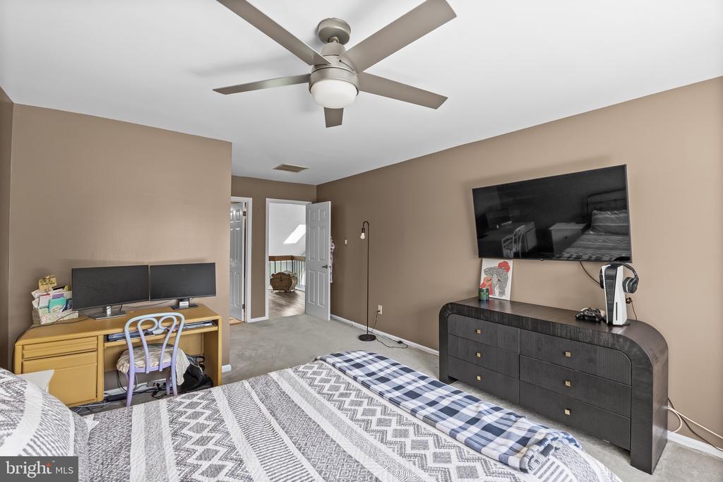 15 Knighton Ln
