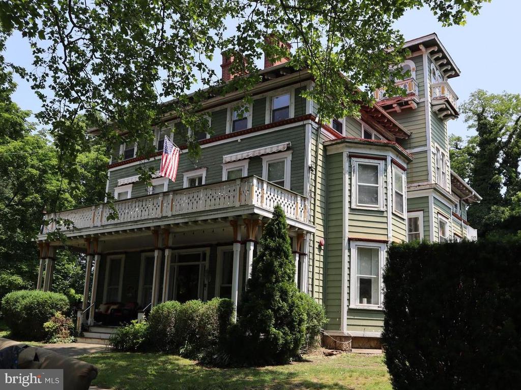 101 MAIN STREET Unit: 3F