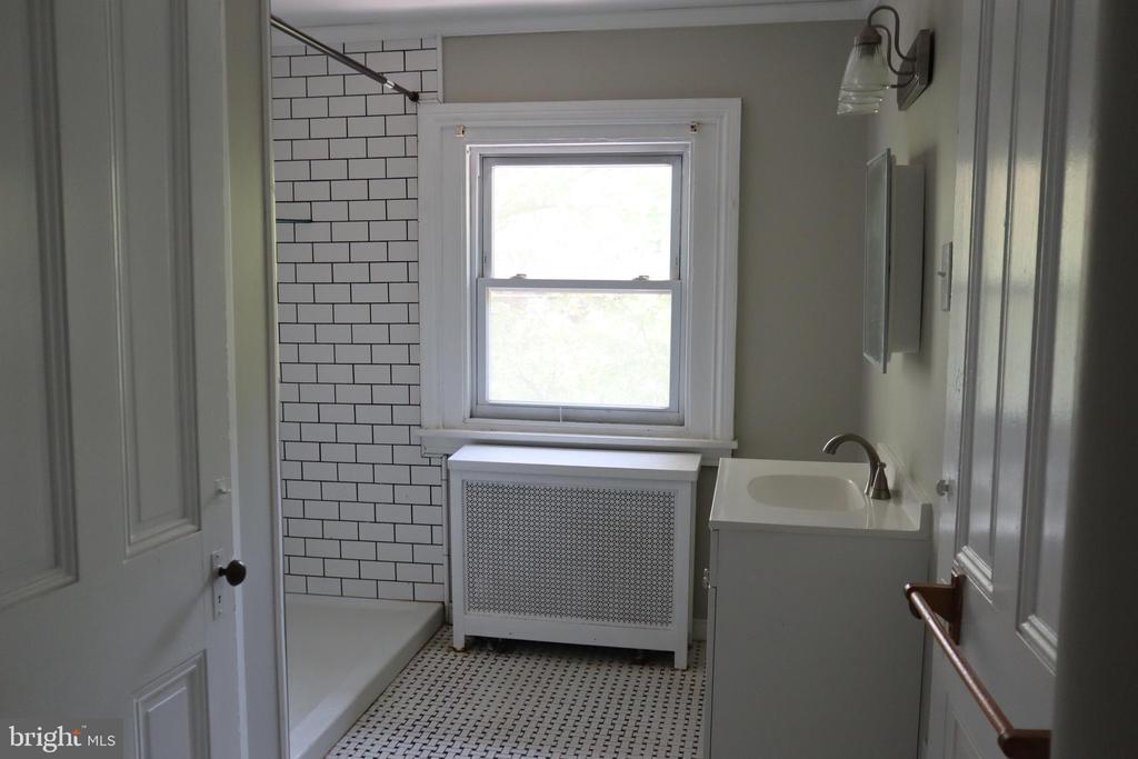 101 MAIN STREET Unit: 3F
