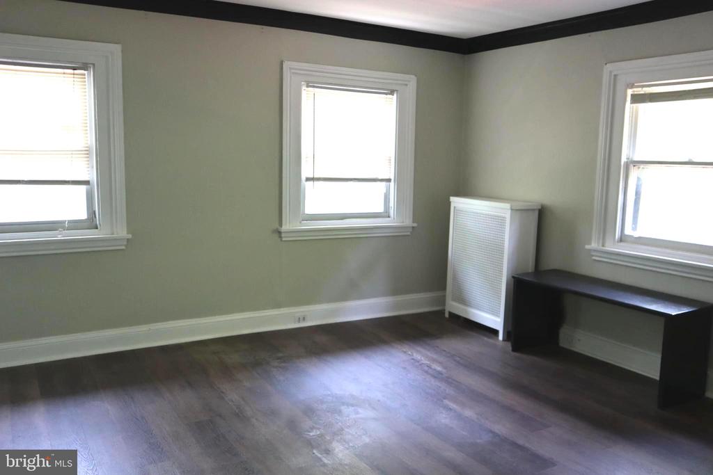 101 MAIN STREET Unit: 3F