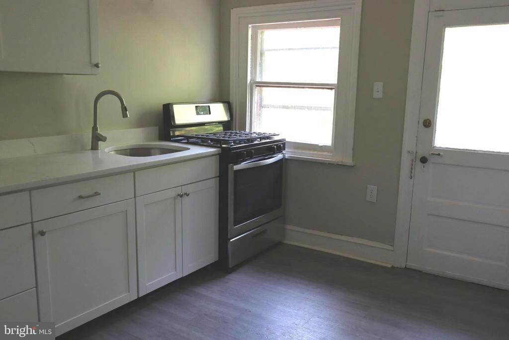 101 MAIN STREET Unit: 3F