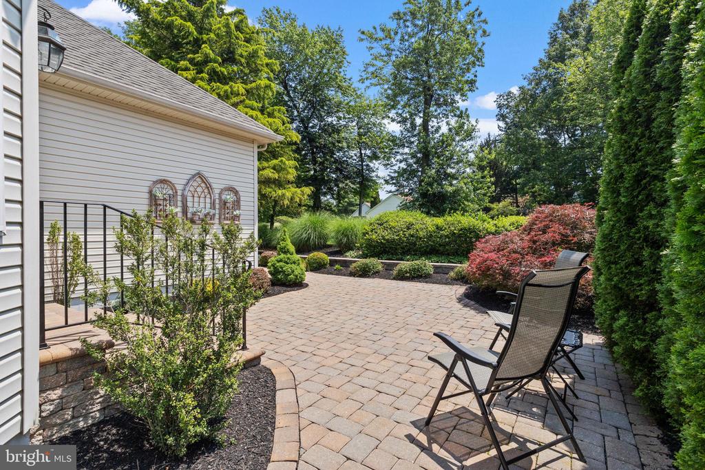 6 EASTON LANE
