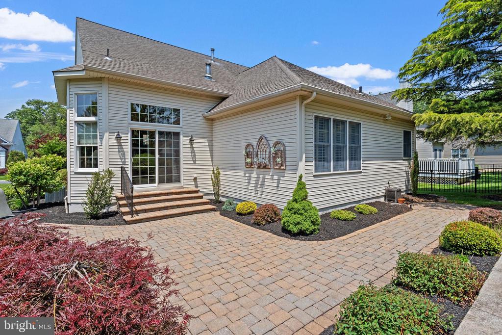 6 EASTON LANE