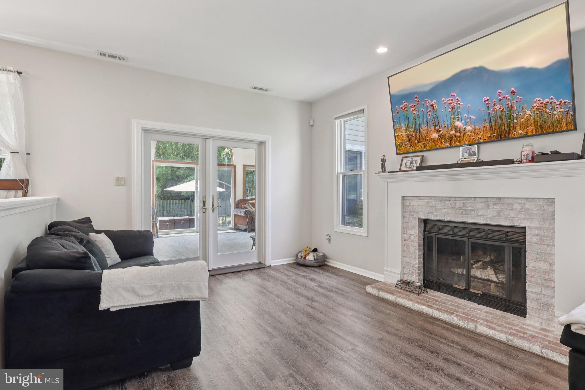 8 Conover Ct