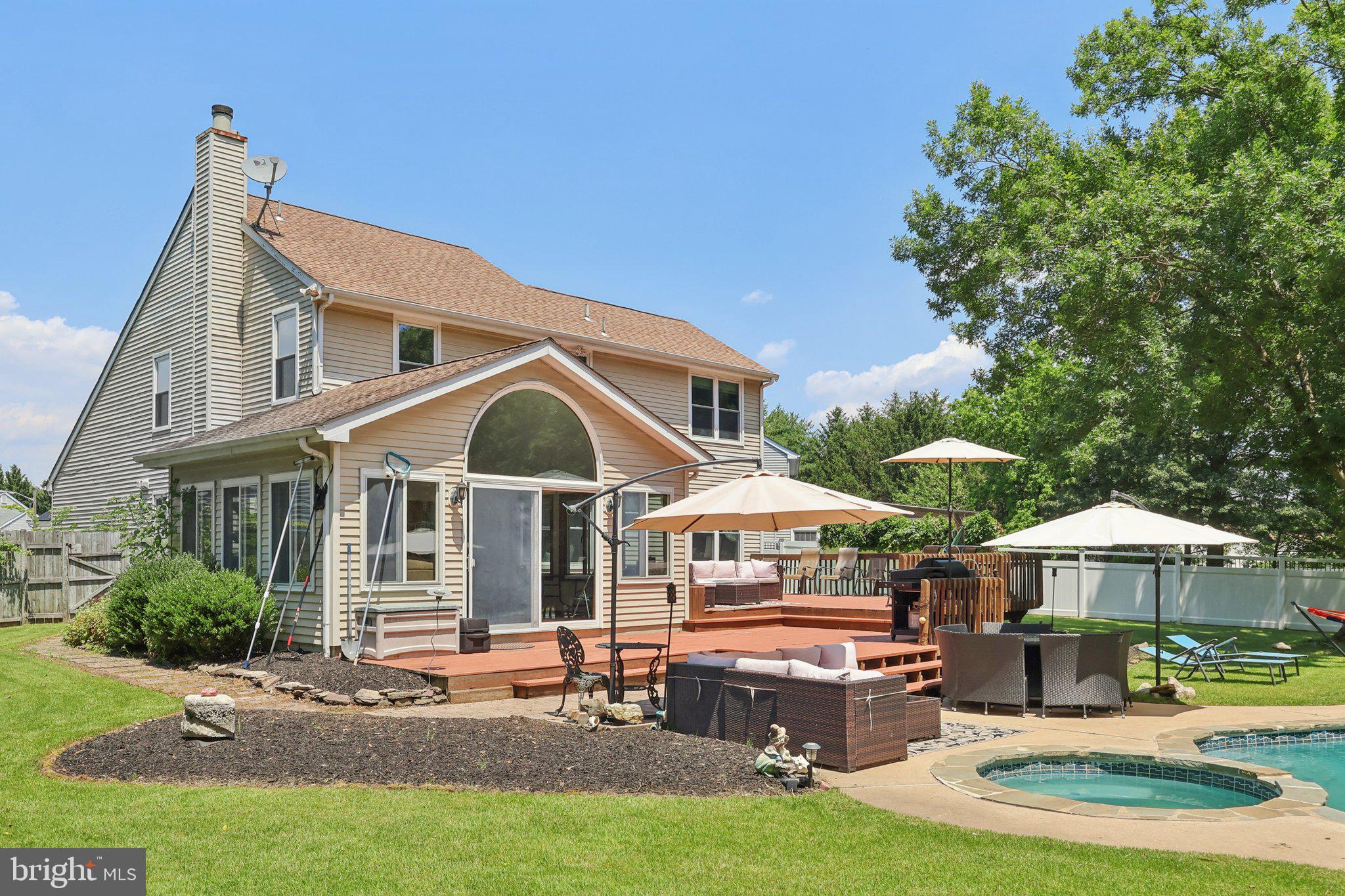 8 Conover Ct