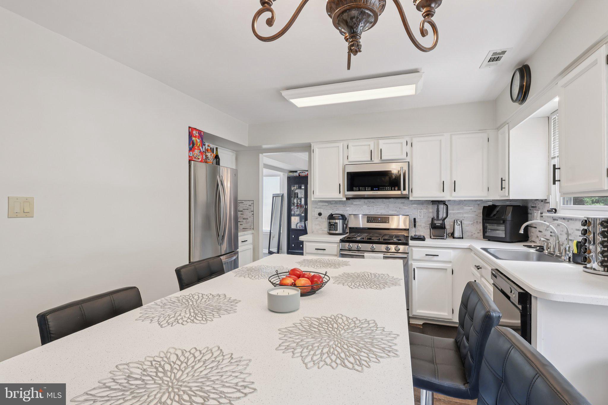 8 Conover Ct