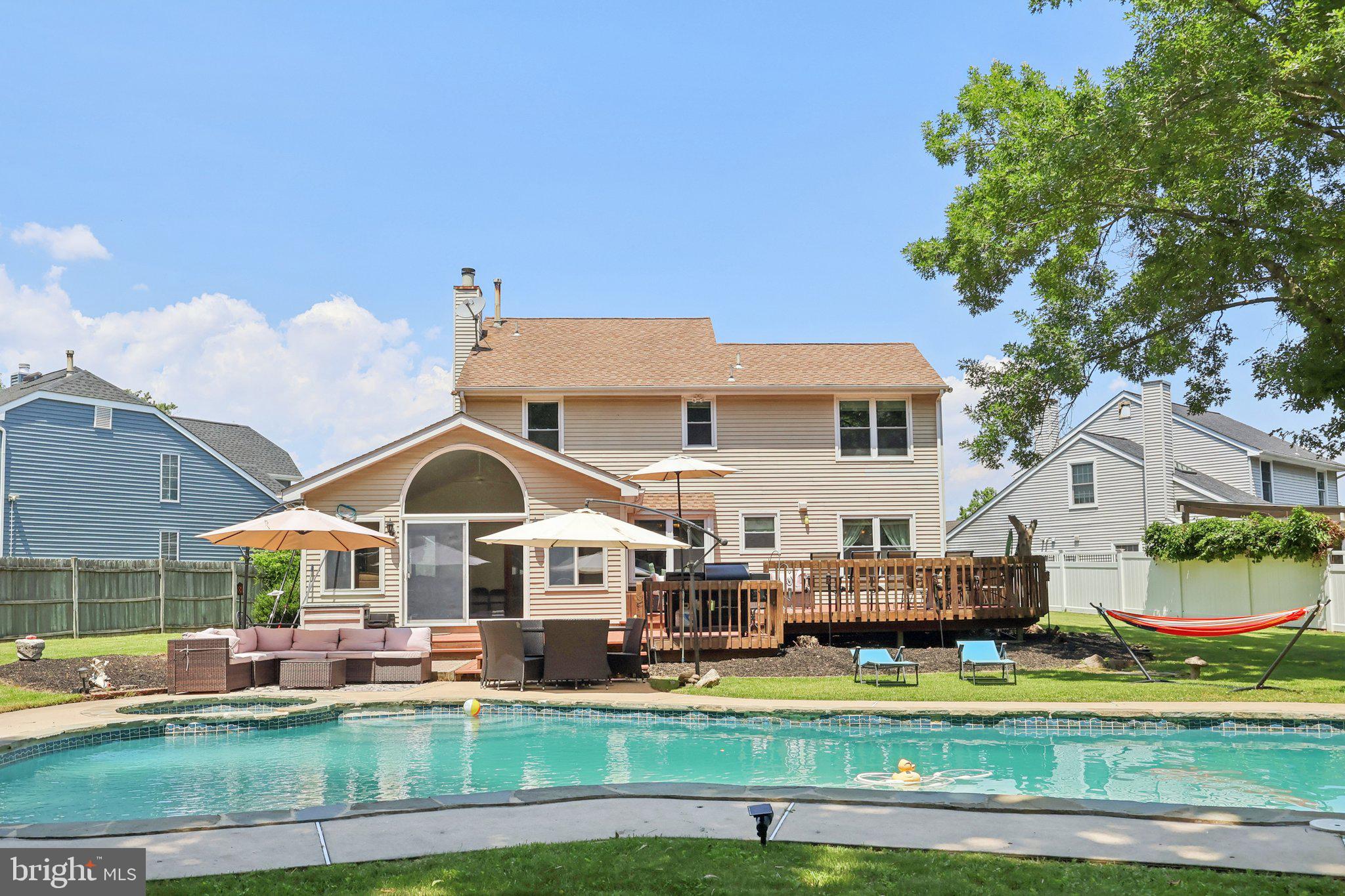 8 Conover Ct