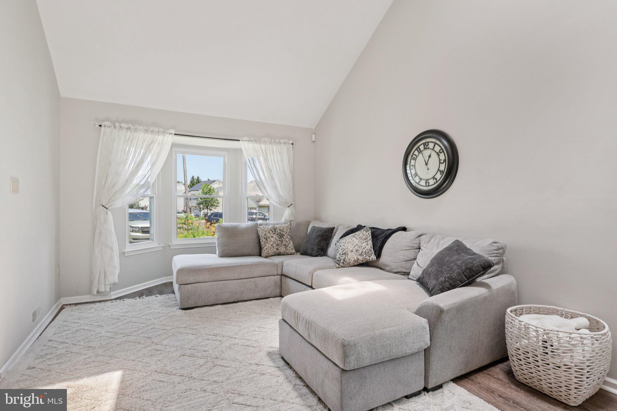 8 Conover Ct