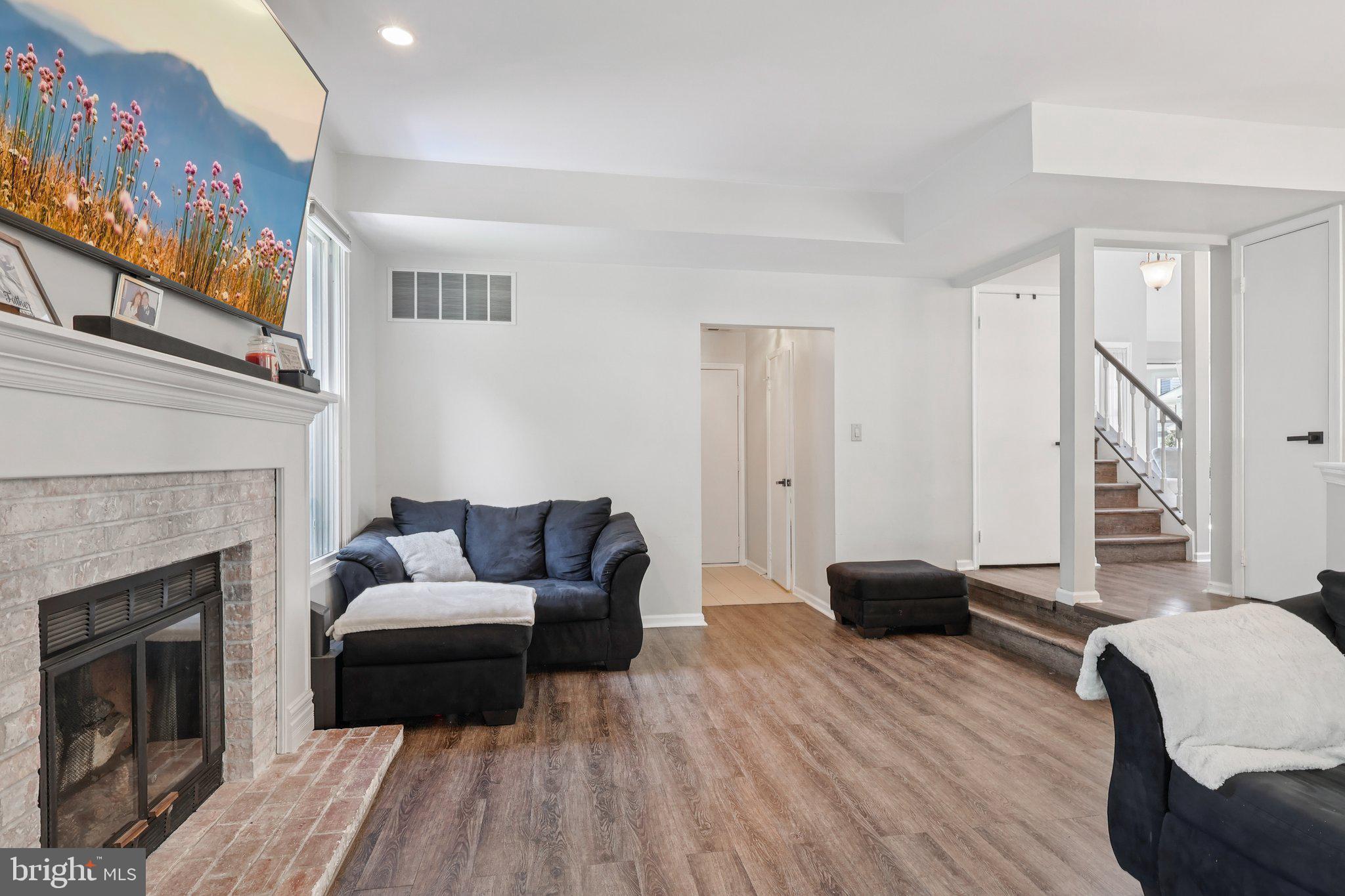 8 Conover Ct