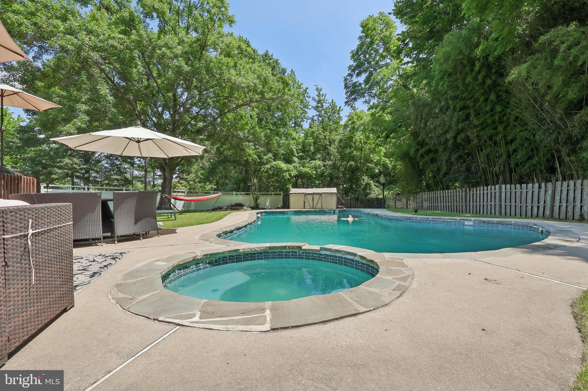 8 Conover Ct