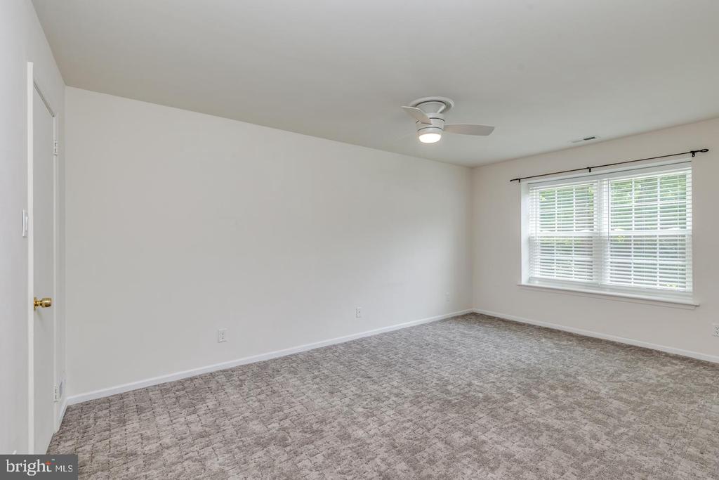2005A SUTTON PLACE