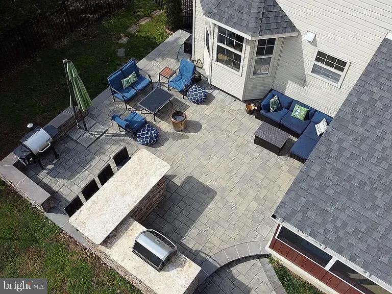 7 BARKLEY COURT