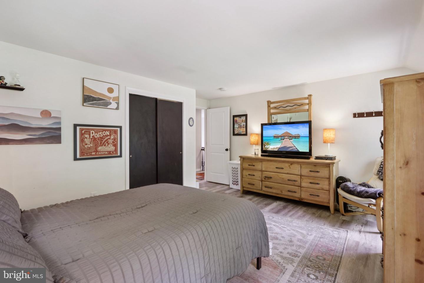 4 Roxbury Dr