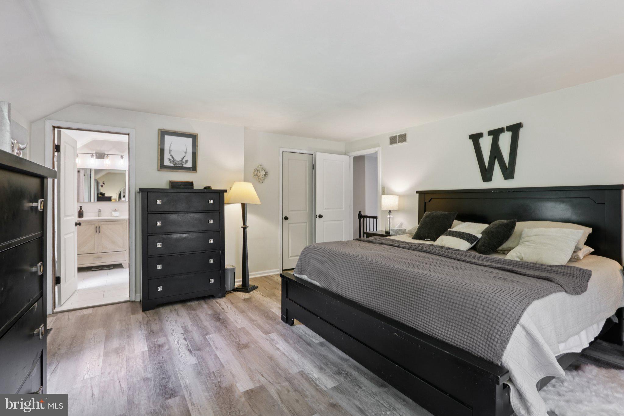 4 Roxbury Dr