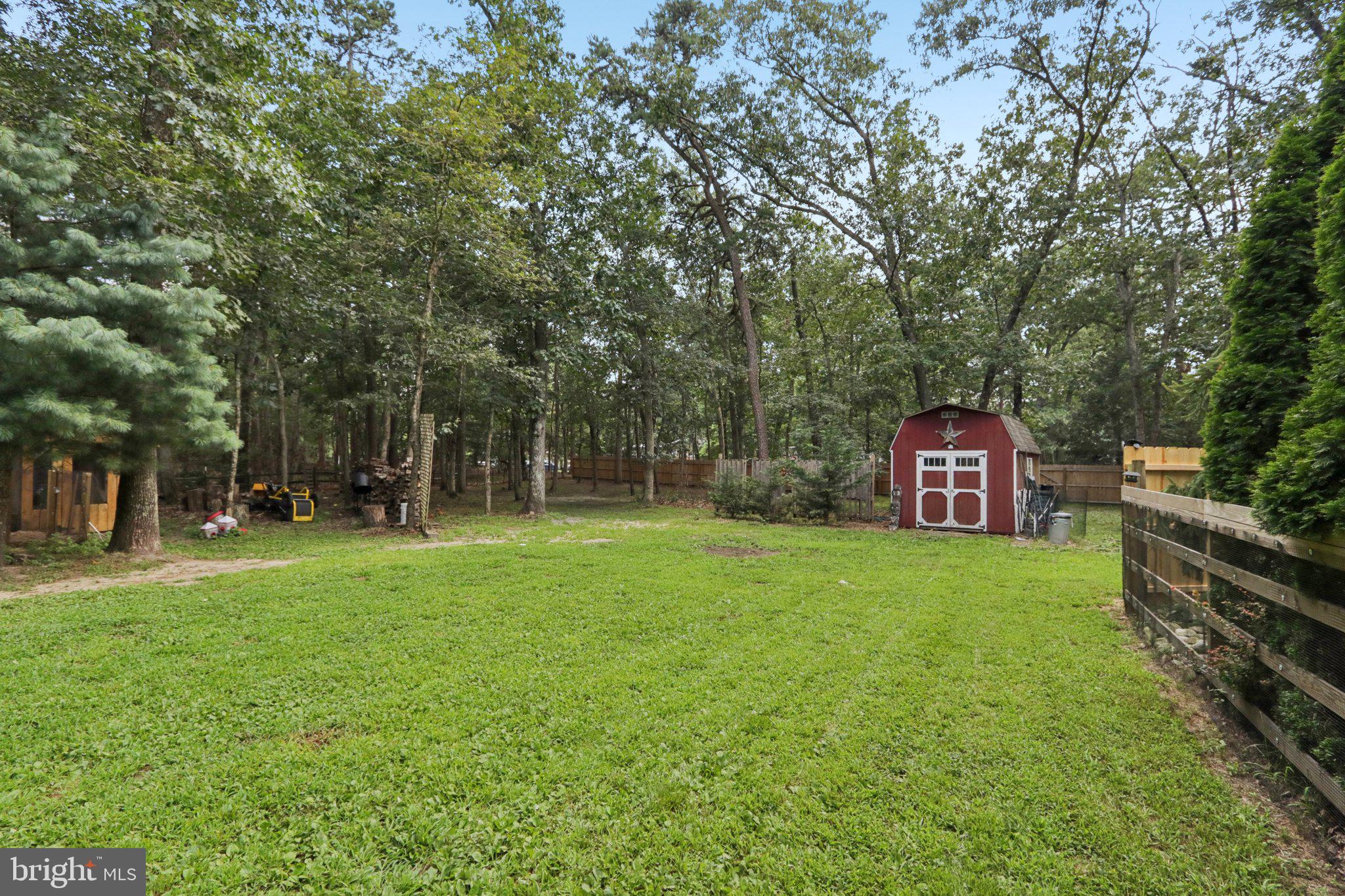 4 Roxbury Dr