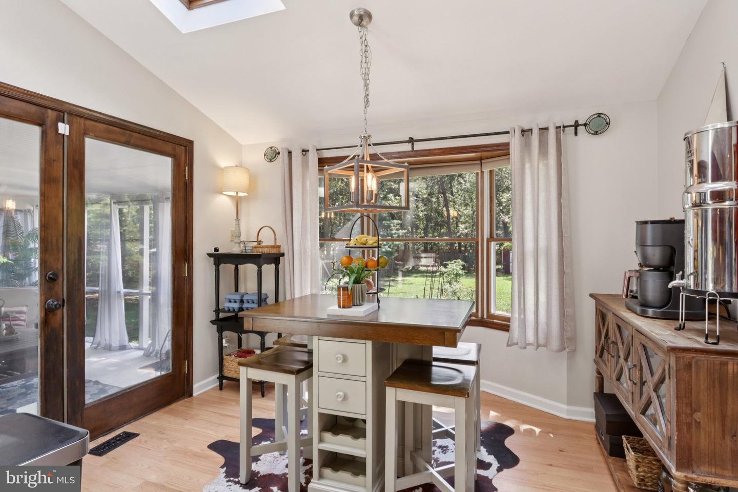 4 Roxbury Dr