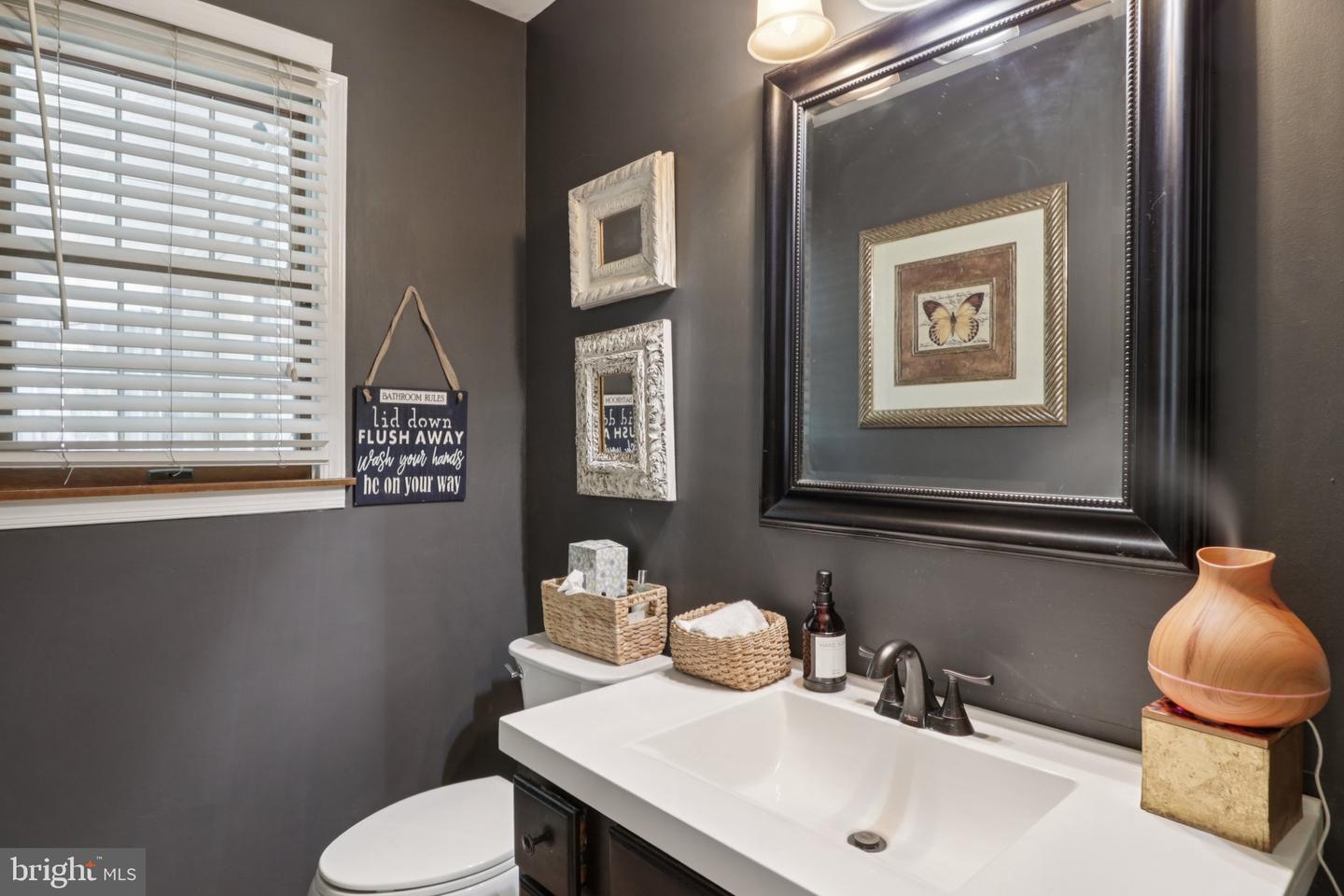 4 Roxbury Dr